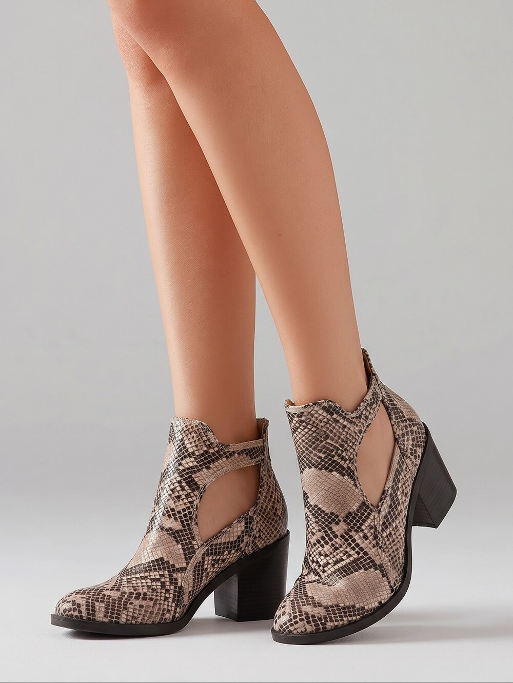Mia Eden bootie snake print size 8